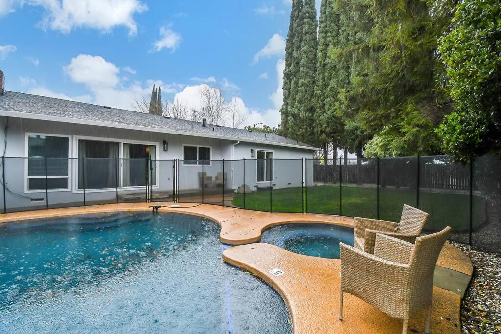 The Charming Home With A Pool Yuba City Exteriör bild
