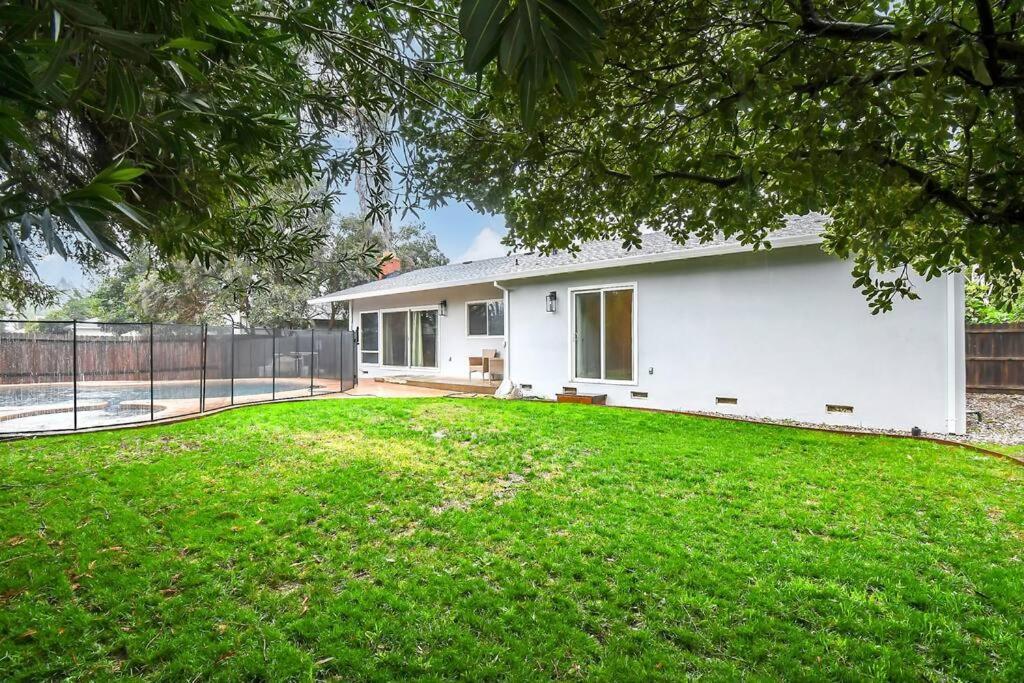 The Charming Home With A Pool Yuba City Exteriör bild