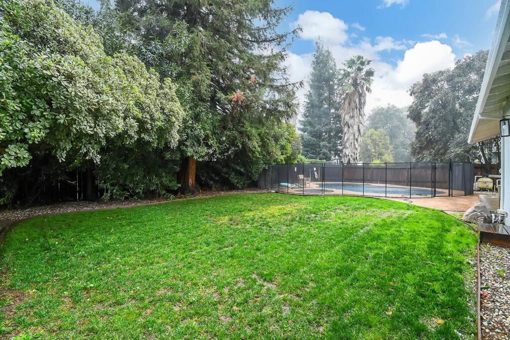 The Charming Home With A Pool Yuba City Exteriör bild